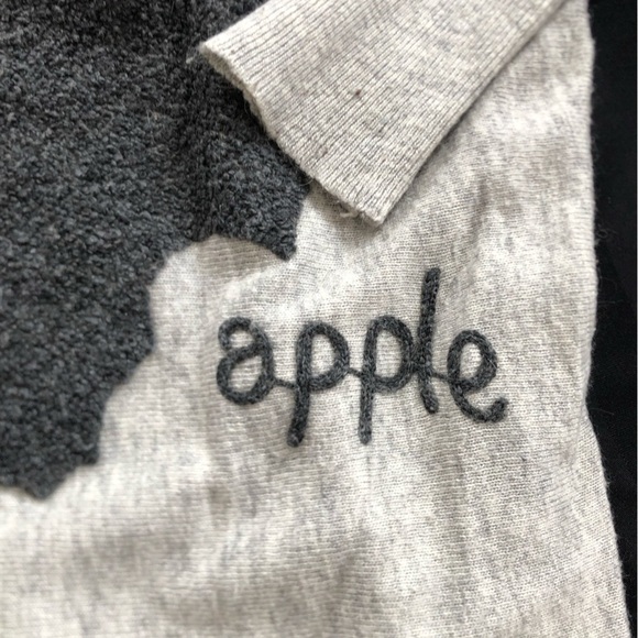 THE TESS Grey Sweater with Apple Design - Picture 6 of 16